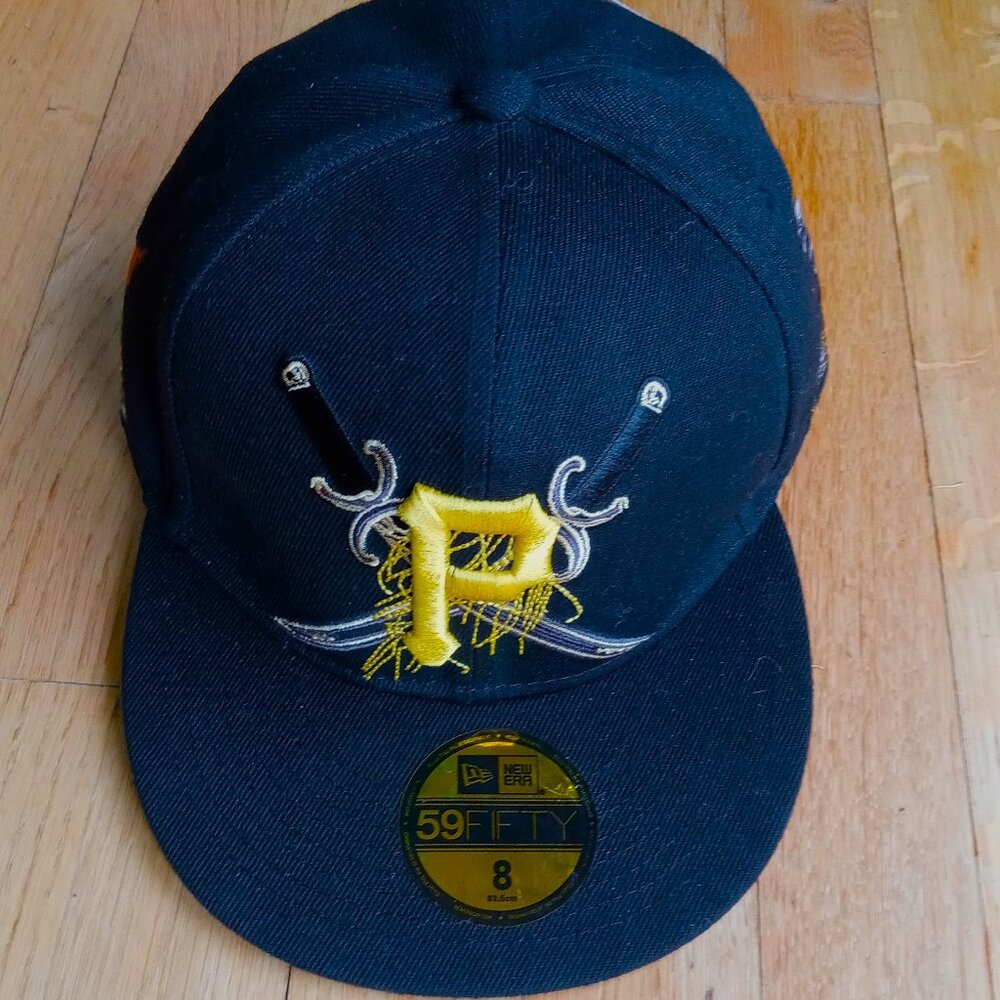 OFFERS WELCOME!  New Era 59Fifty Pittsburgh Pirate Fitted Baseball Hat